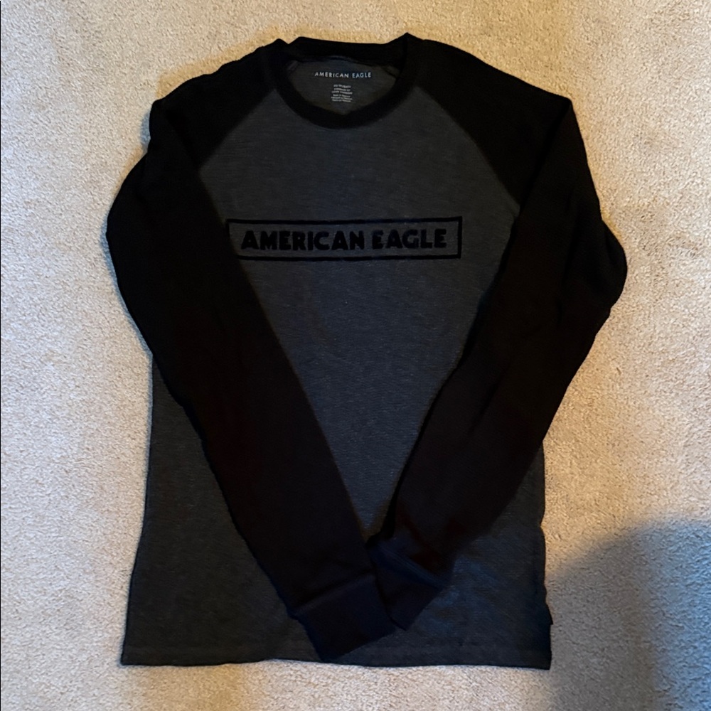 American Eagle Outfitters Men's Black and Dark Gray Long Sleeve Tee